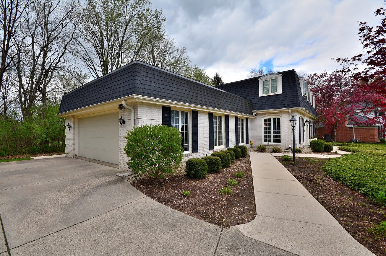 15835 Ridgefield Ct, Brookfield, WI 53005-3533