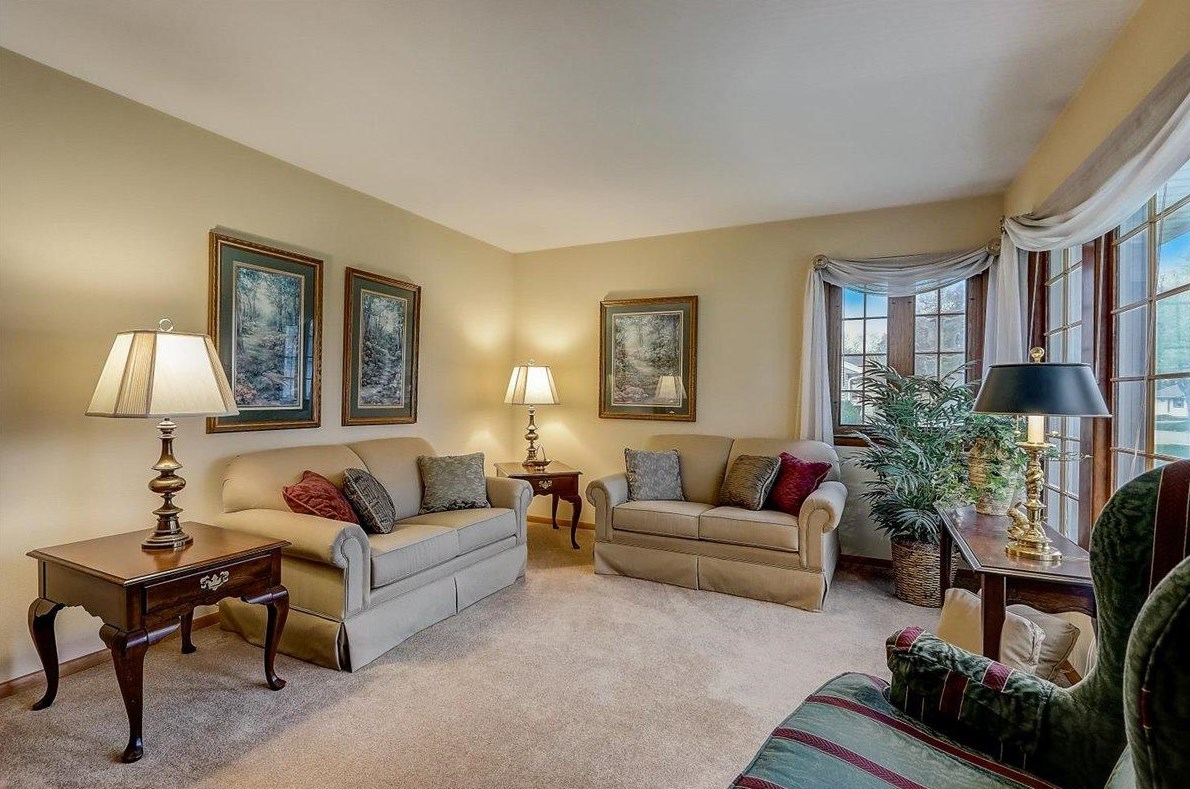 8904 81st St, Hales Corners, WI 53132-9780
