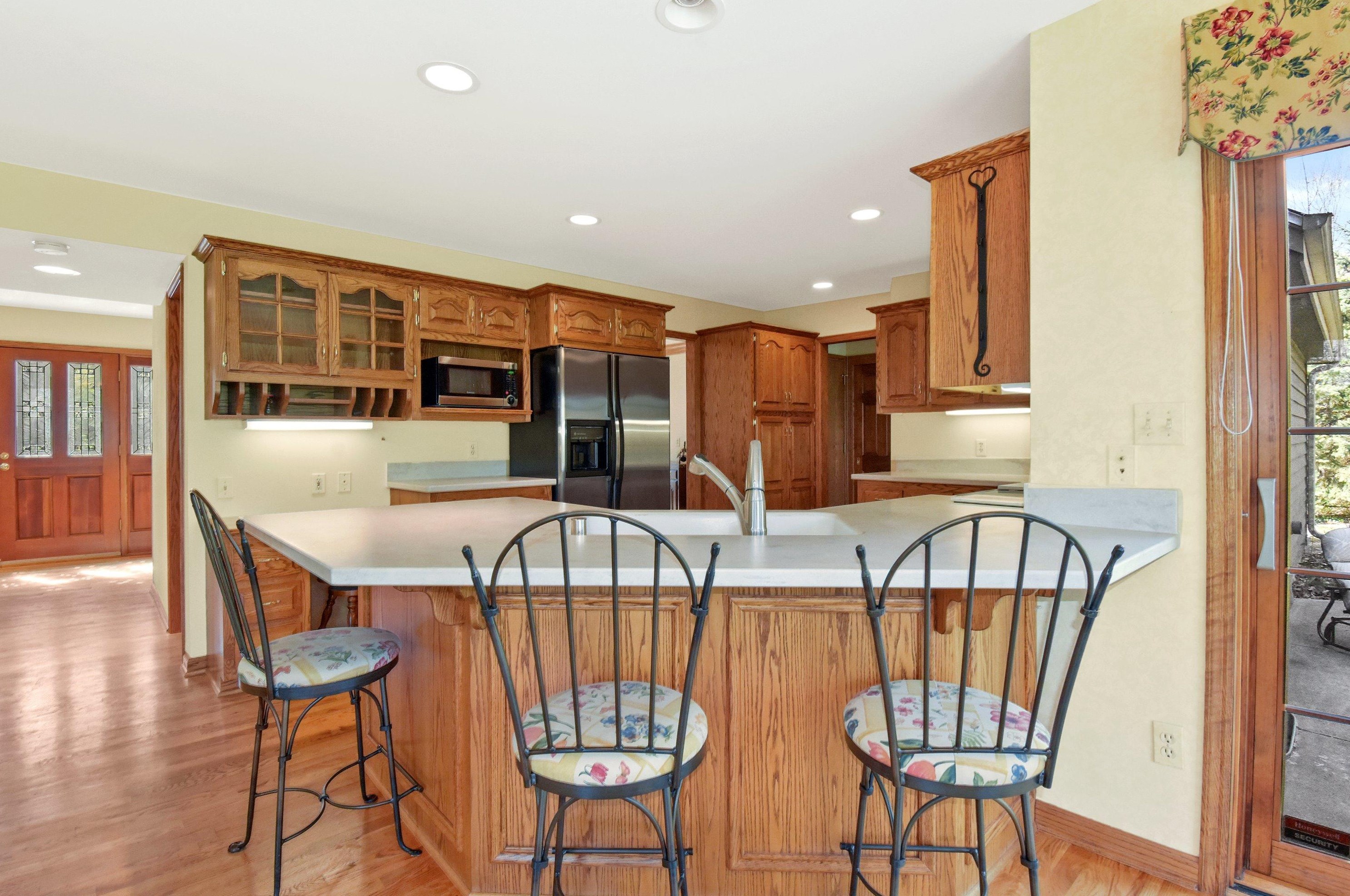 4426 Honeywood Ct, Jackson, WI 53037
