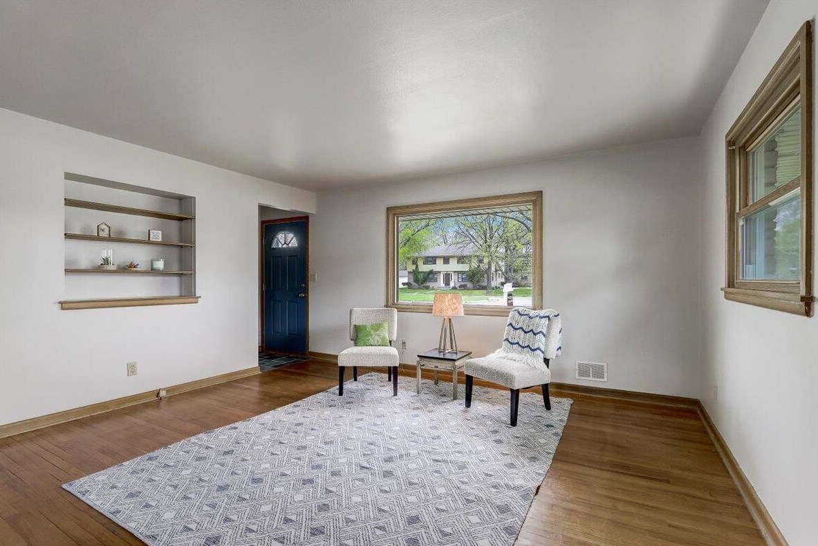 7309 Honey Creek Dr, Milwaukee, WI 53219-3964