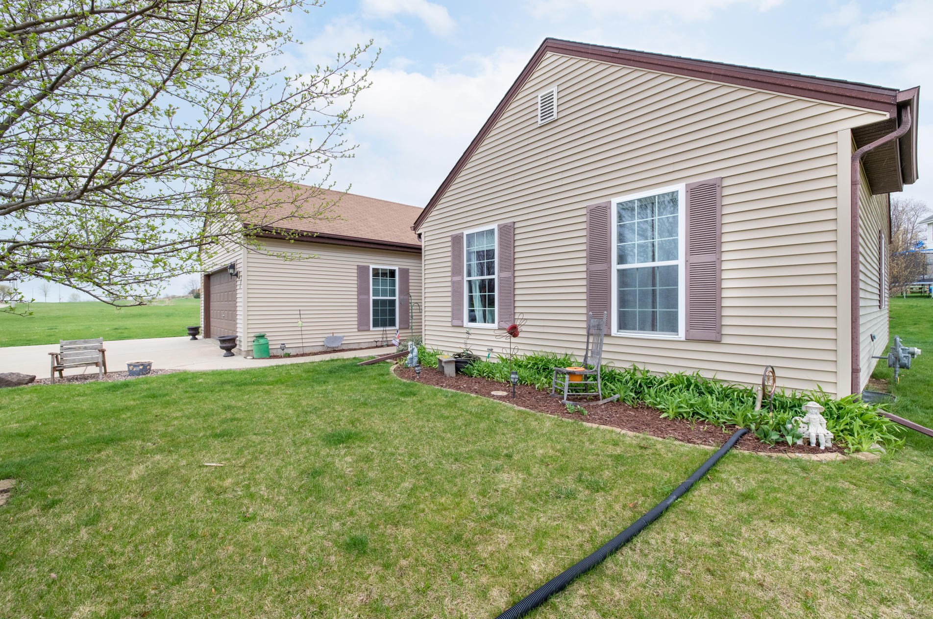 403 Valley Dr, Theresa, WI 53091-9638