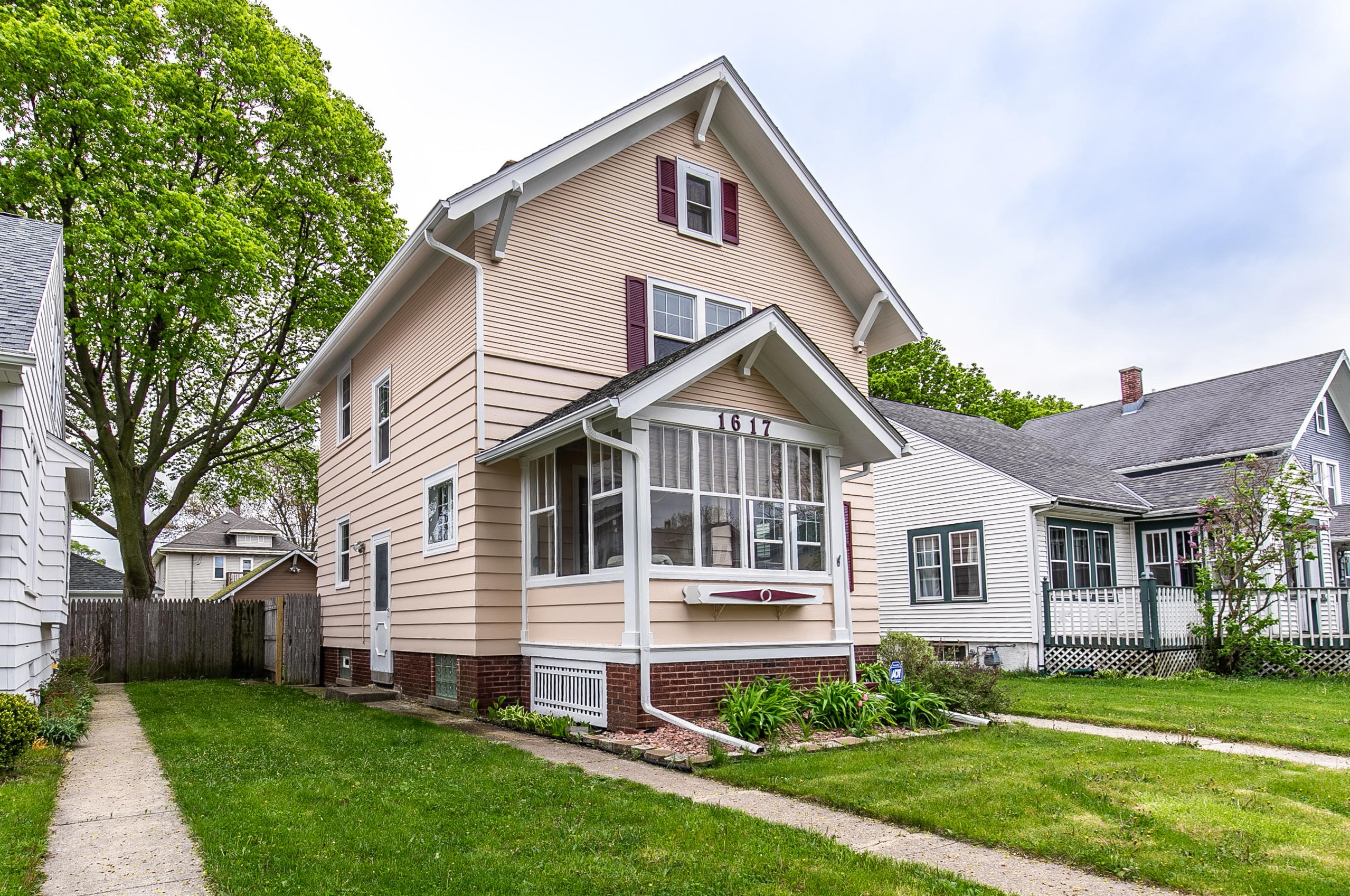 1617 Flett Ave, Racine, WI 53405-3535