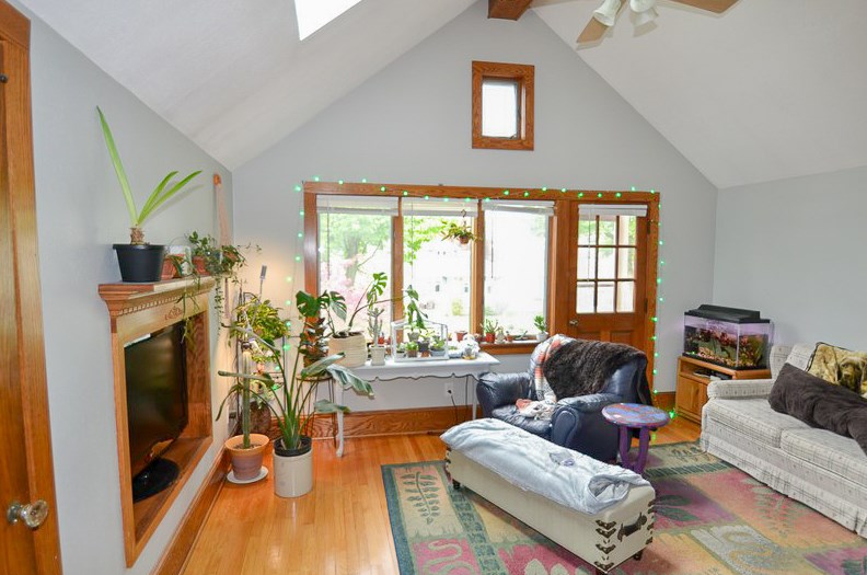 6314 Locust St, Milwaukee, WI 53210-1467