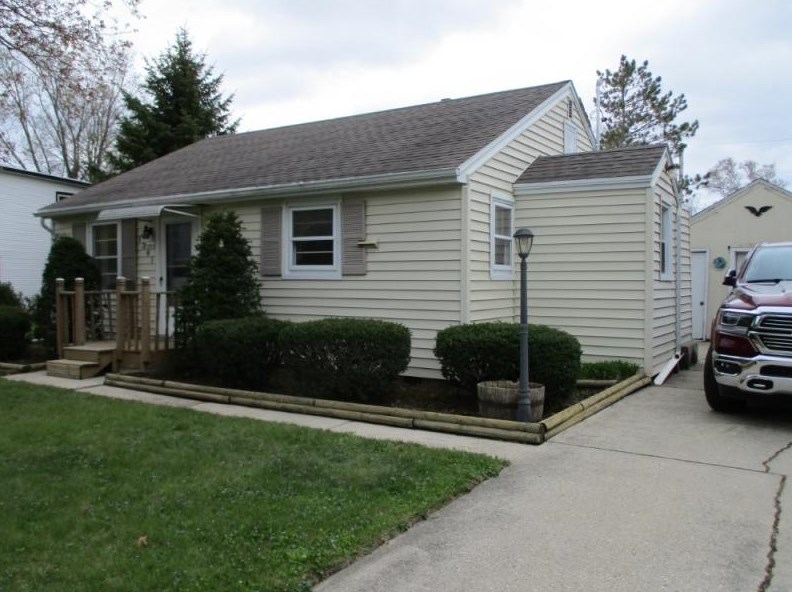 1341 Pershing Ave, Sheboygan, WI 53083-3934
