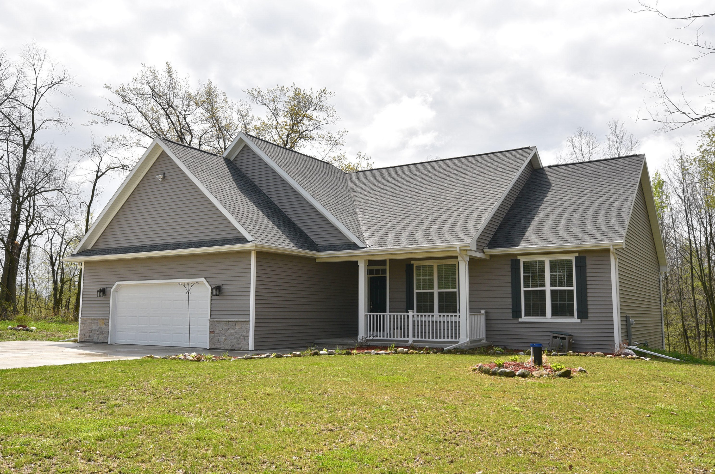 1615 Scenic Dr, Kewaskum, WI 53040