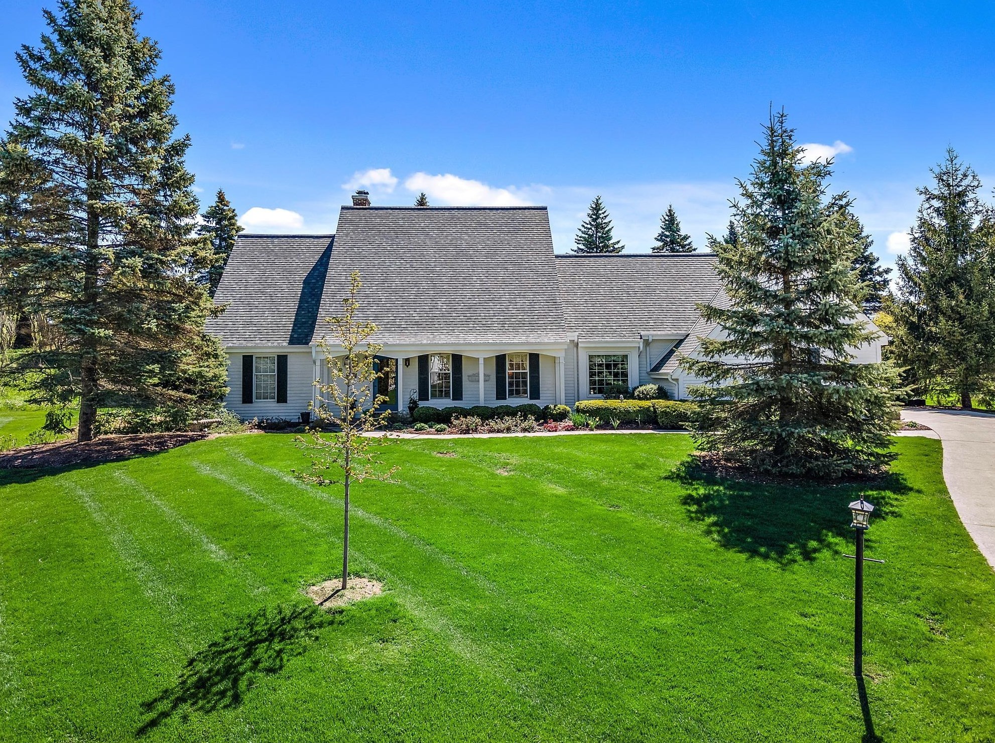 4305 W River Willows Ct, Thiensville, WI 53092