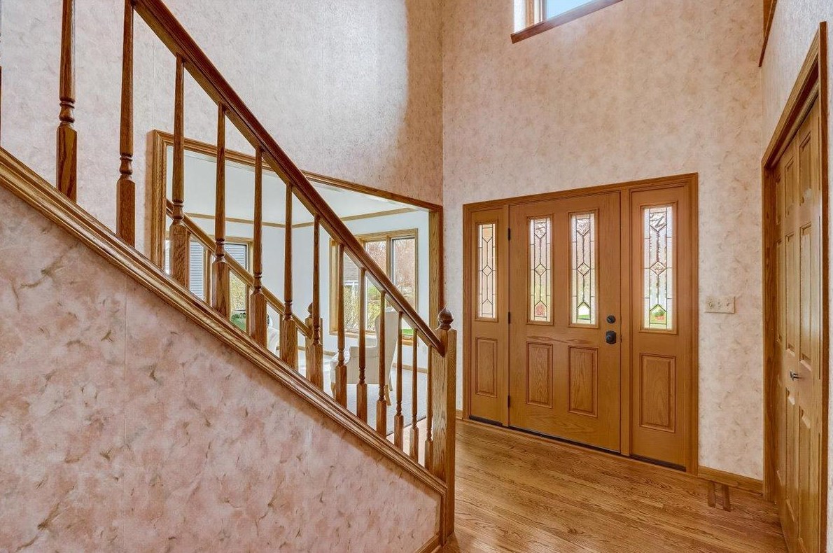 5655 Golden Rain Ct, Waukesha, WI 53151