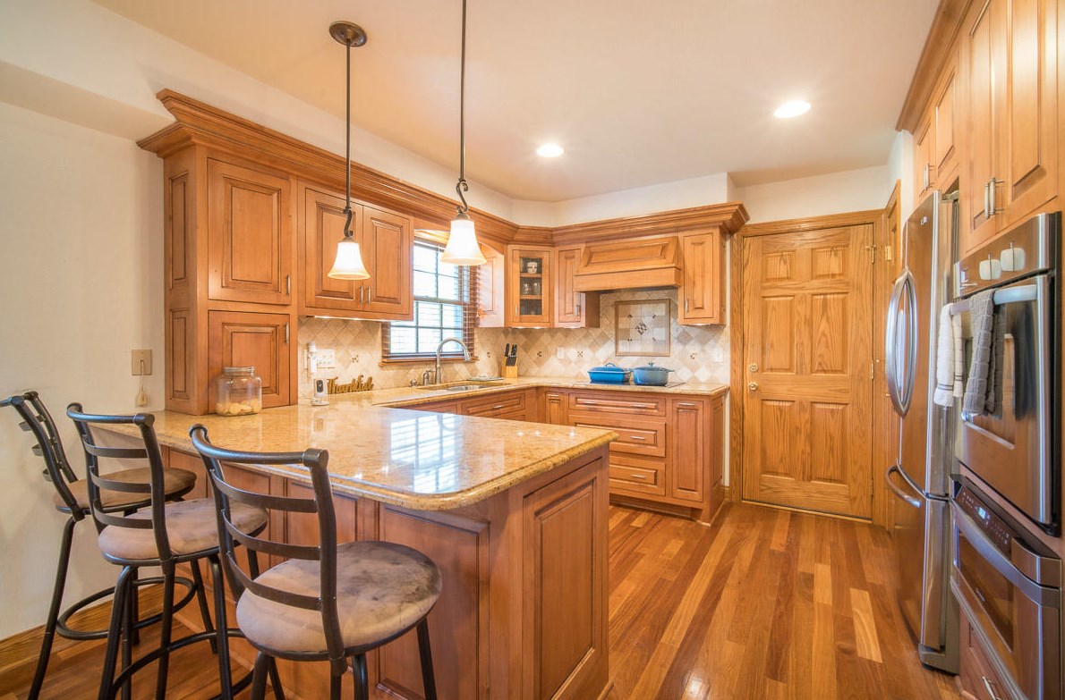 3085 Nassau Dr, Brookfield, WI 53045-3454