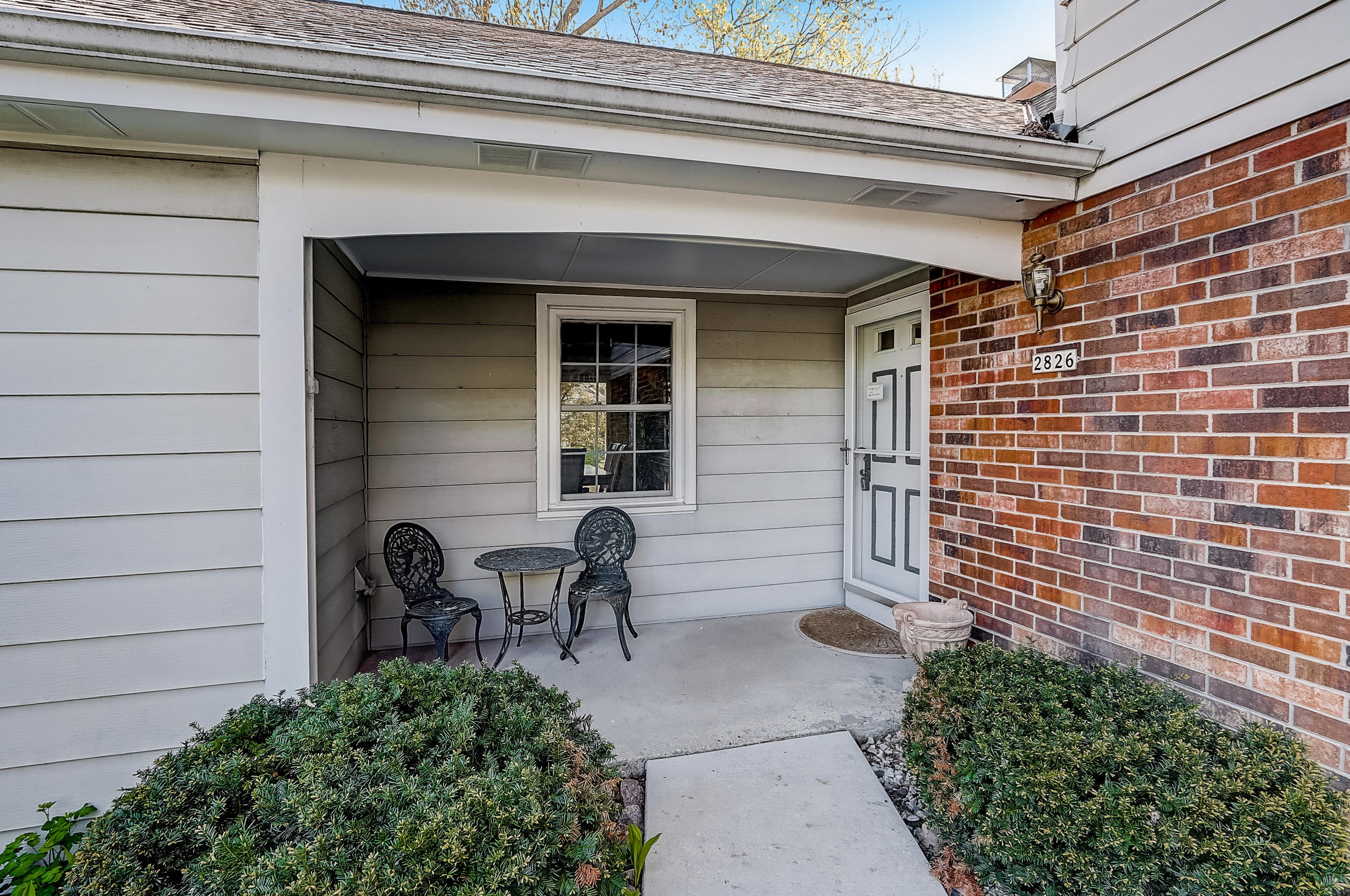 2826 W Ville Du Parc Dr #6, Thiensville, WI 53092