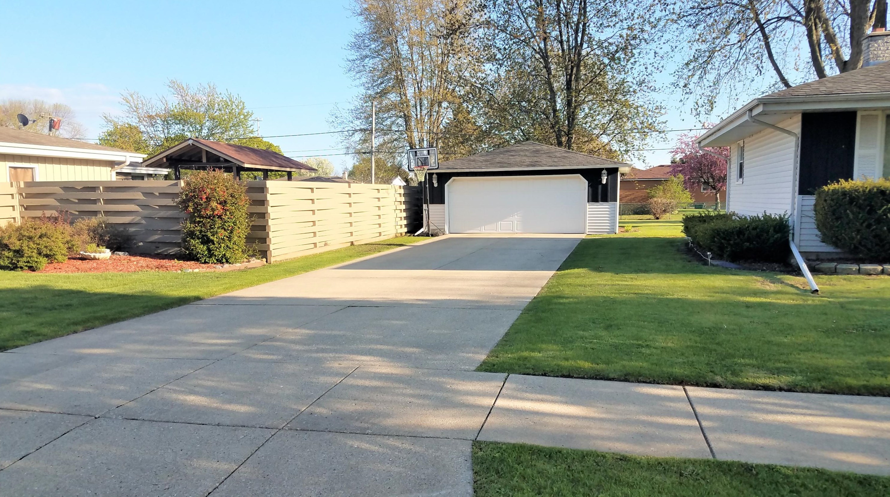 2833 Norwood Dr, Racine, WI 53403-4053