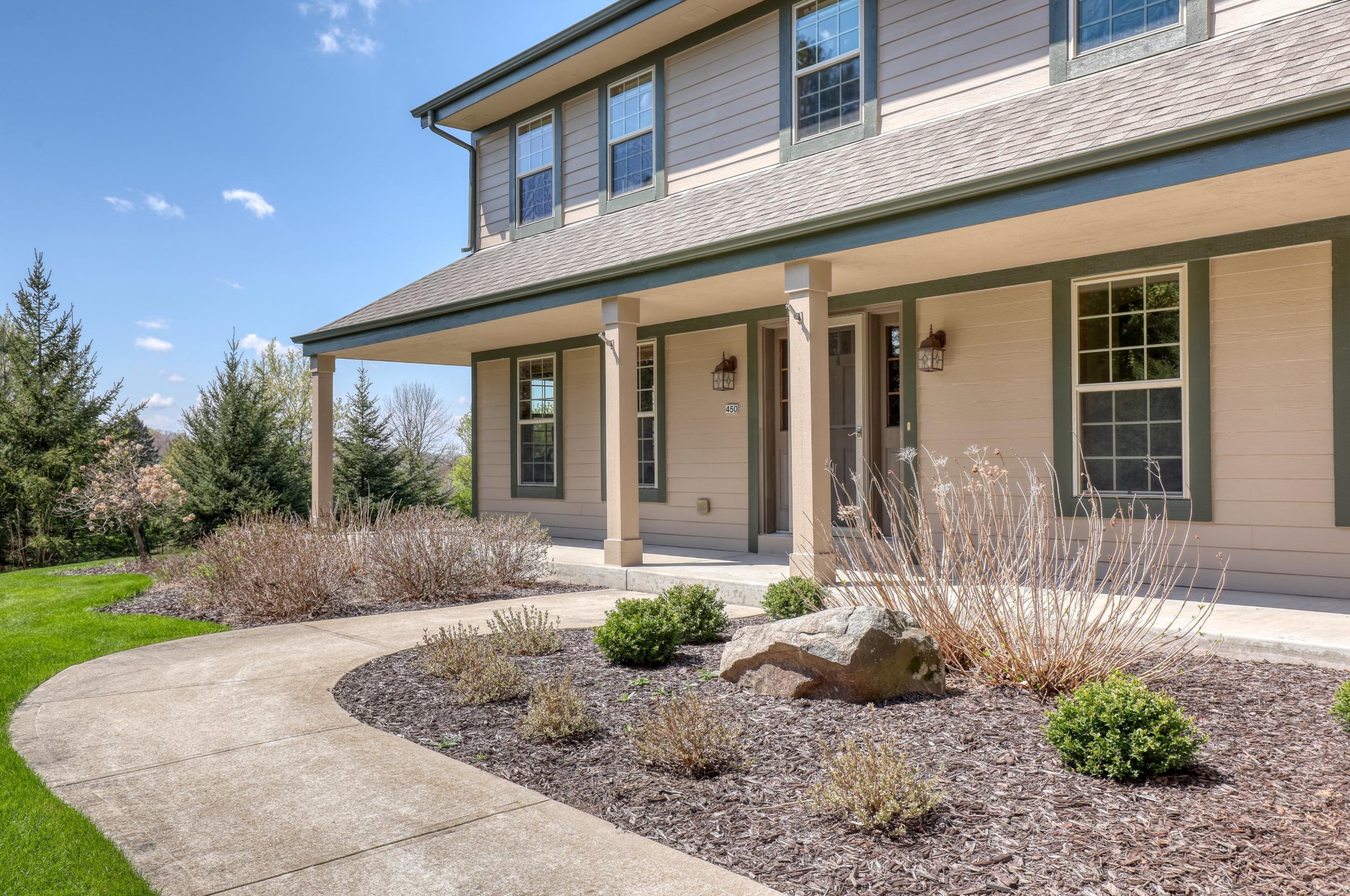 450 N Pineview Ct, Colgate, WI 53017