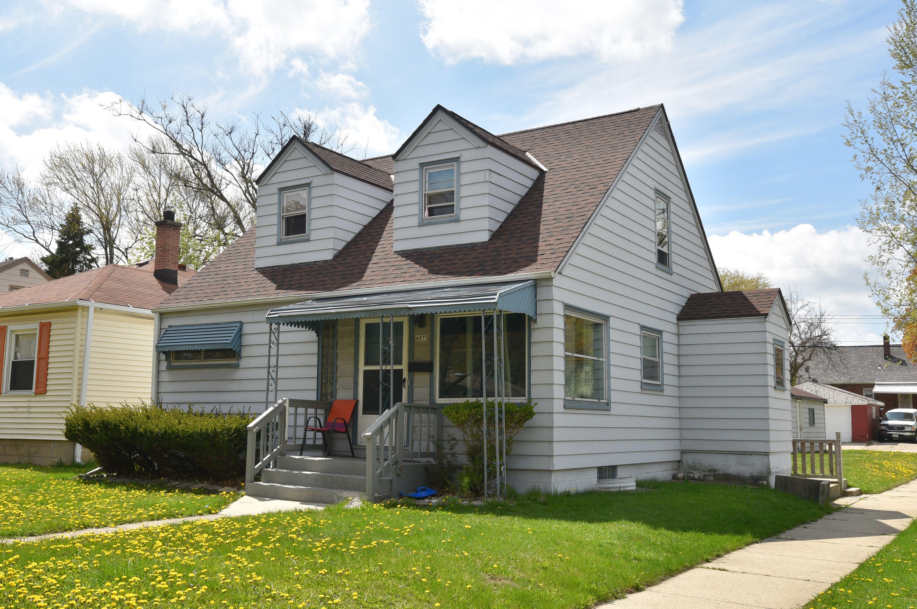 4875 74th St, Milwaukee, WI 53220-4319