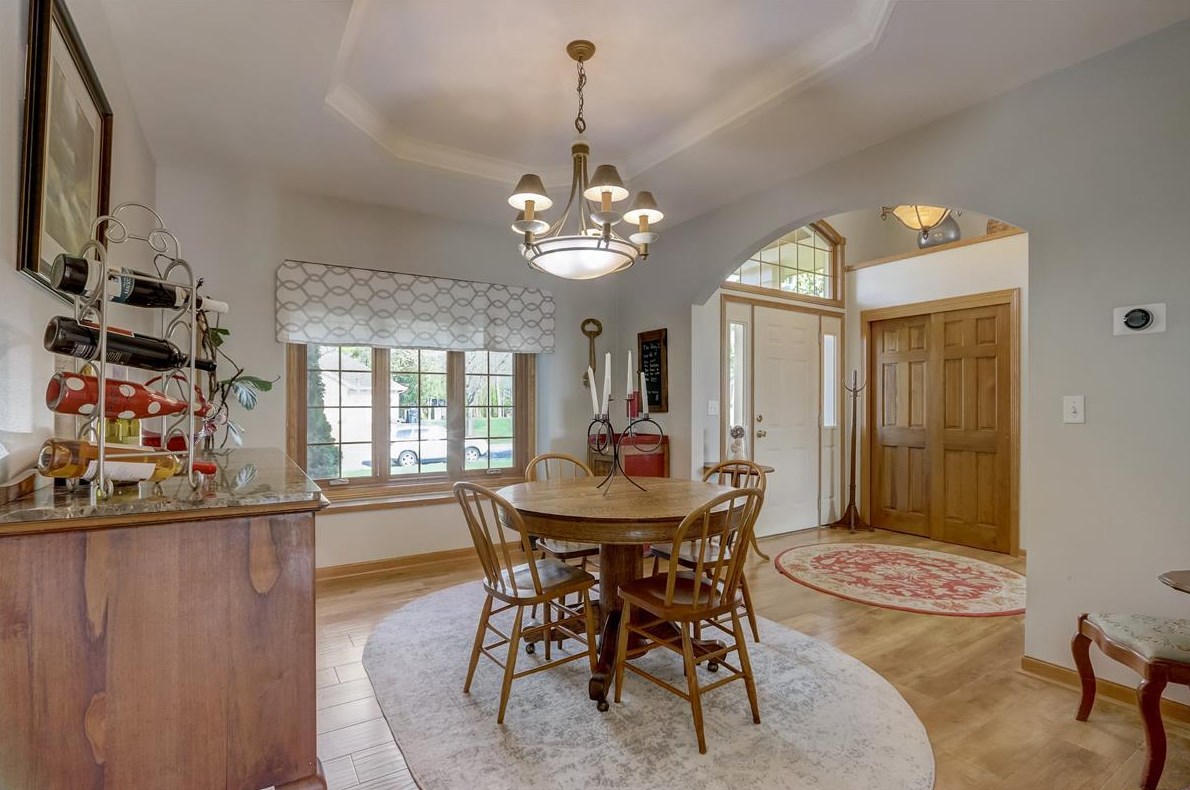 6779 Juliana Dr, Hales Corners, WI 53132-8770