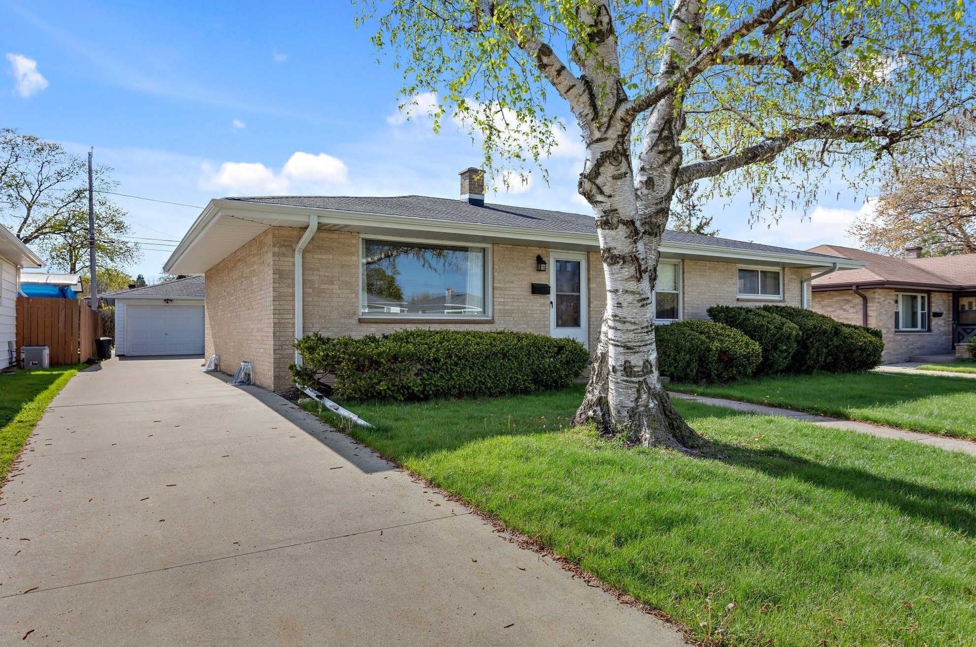 1516 Orchard St, Racine, WI 53405-3218