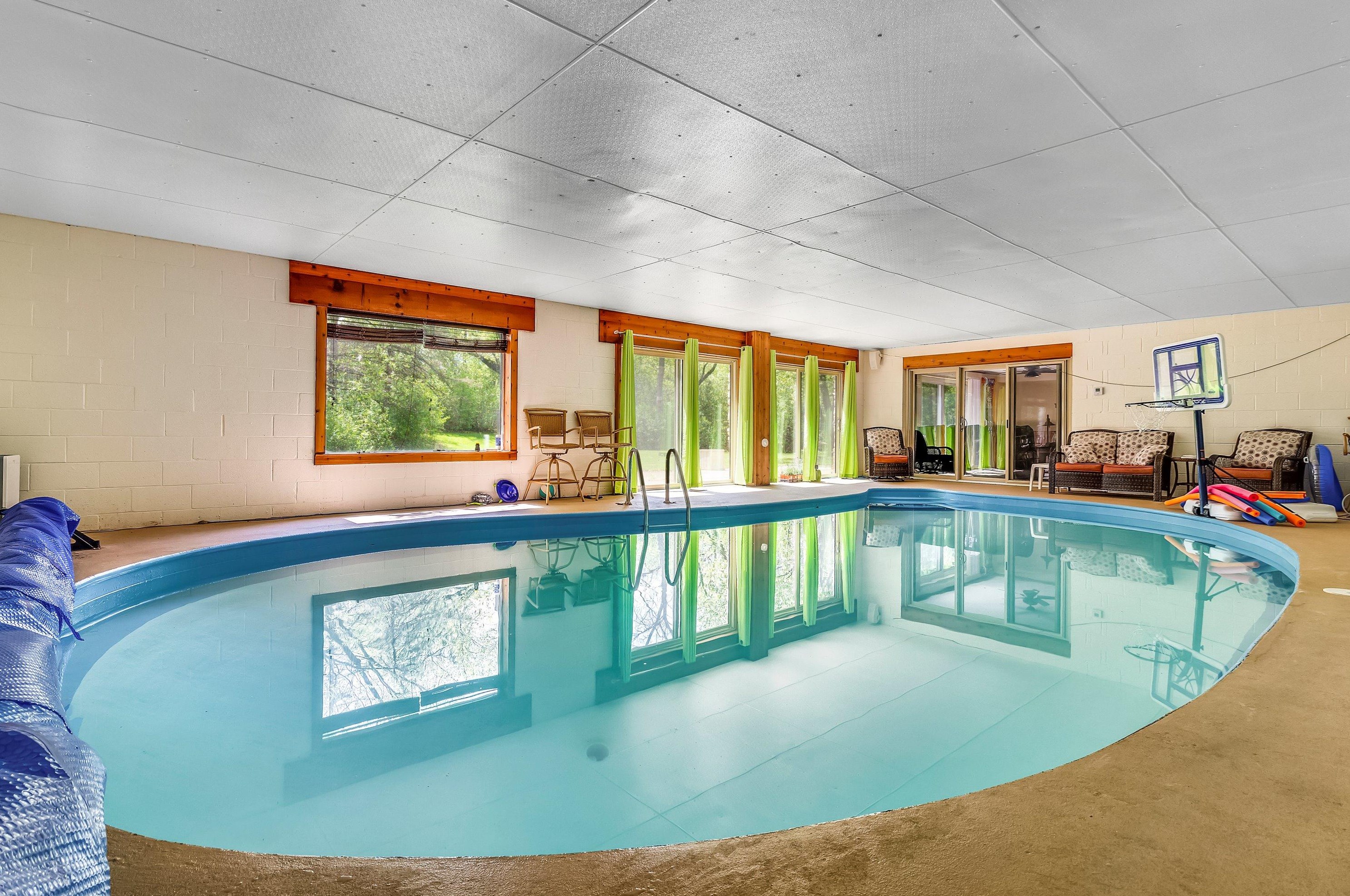 10264 Scepter Ct, Hales Corners, WI 53132-1853