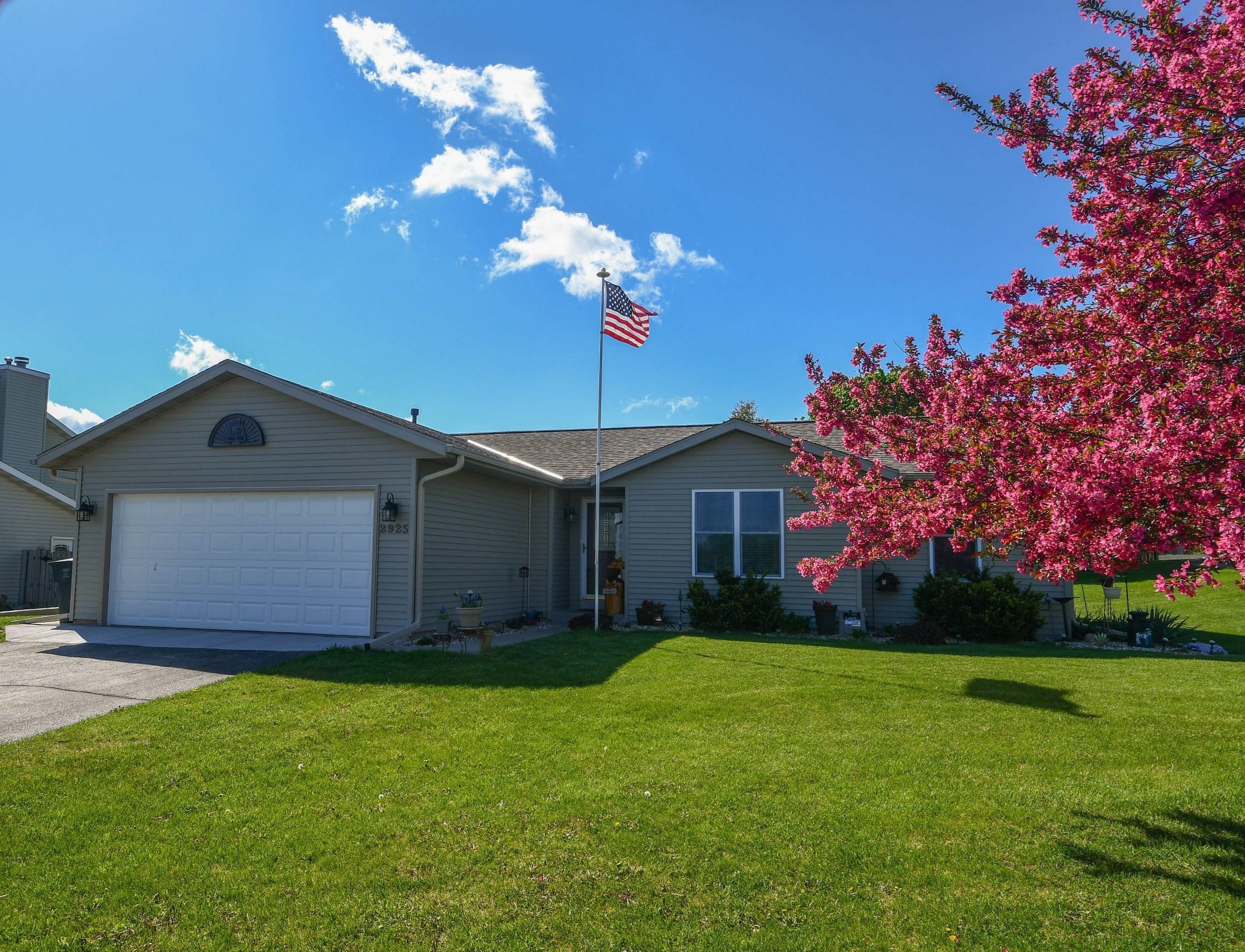 2925 Autumn Ln, East Troy, WI 53120