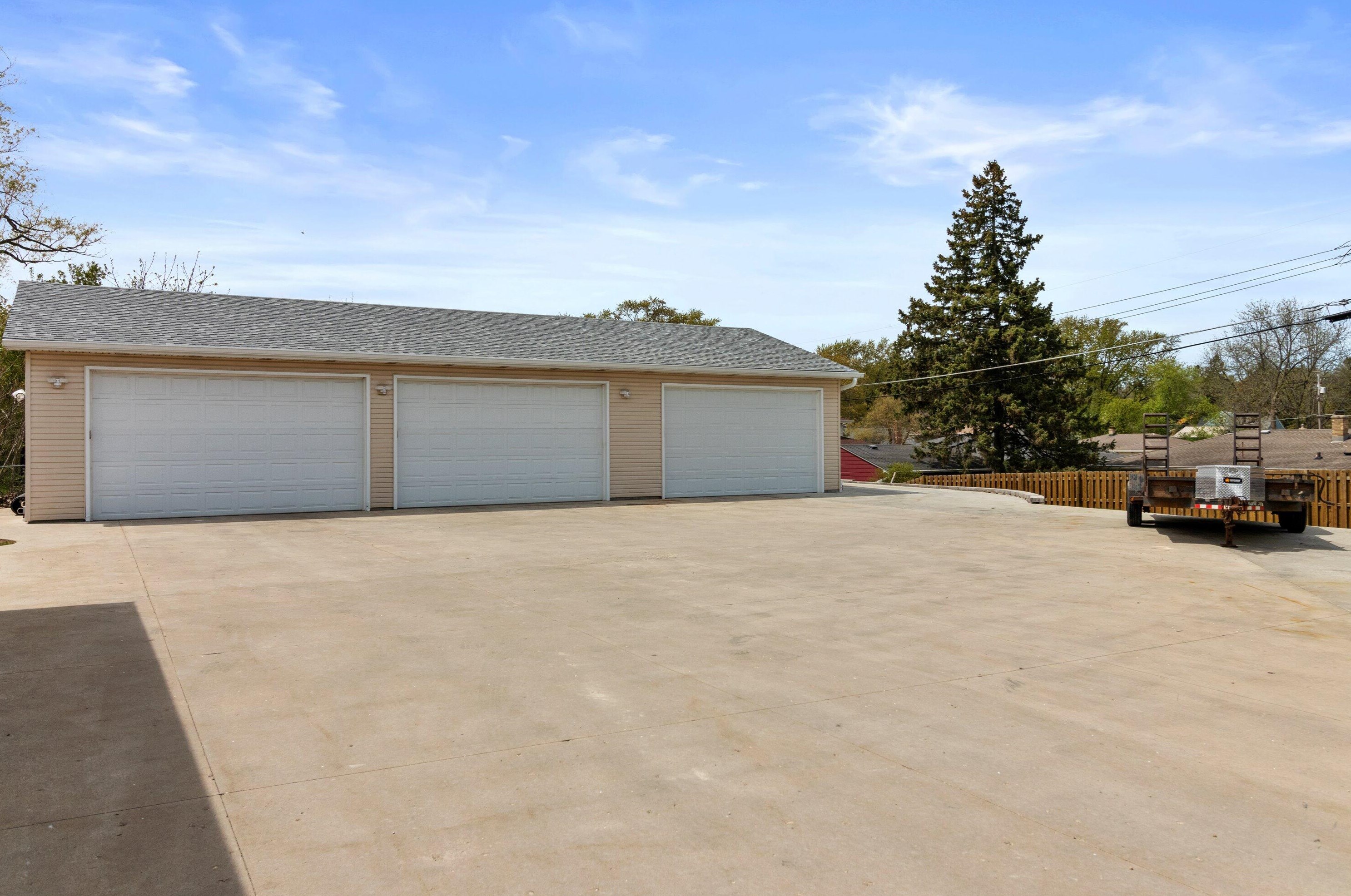 732 Green Bay Rd, Racine, WI 53406-4004