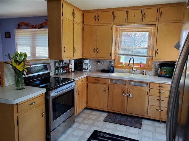 848 N 17th St, Manitowoc, WI 54220
