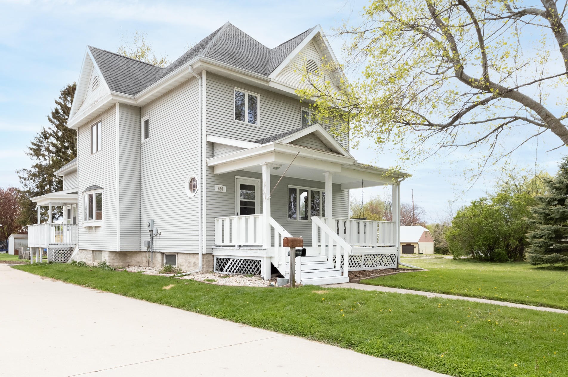 530 E Oak Grove St, Juneau, WI 53039