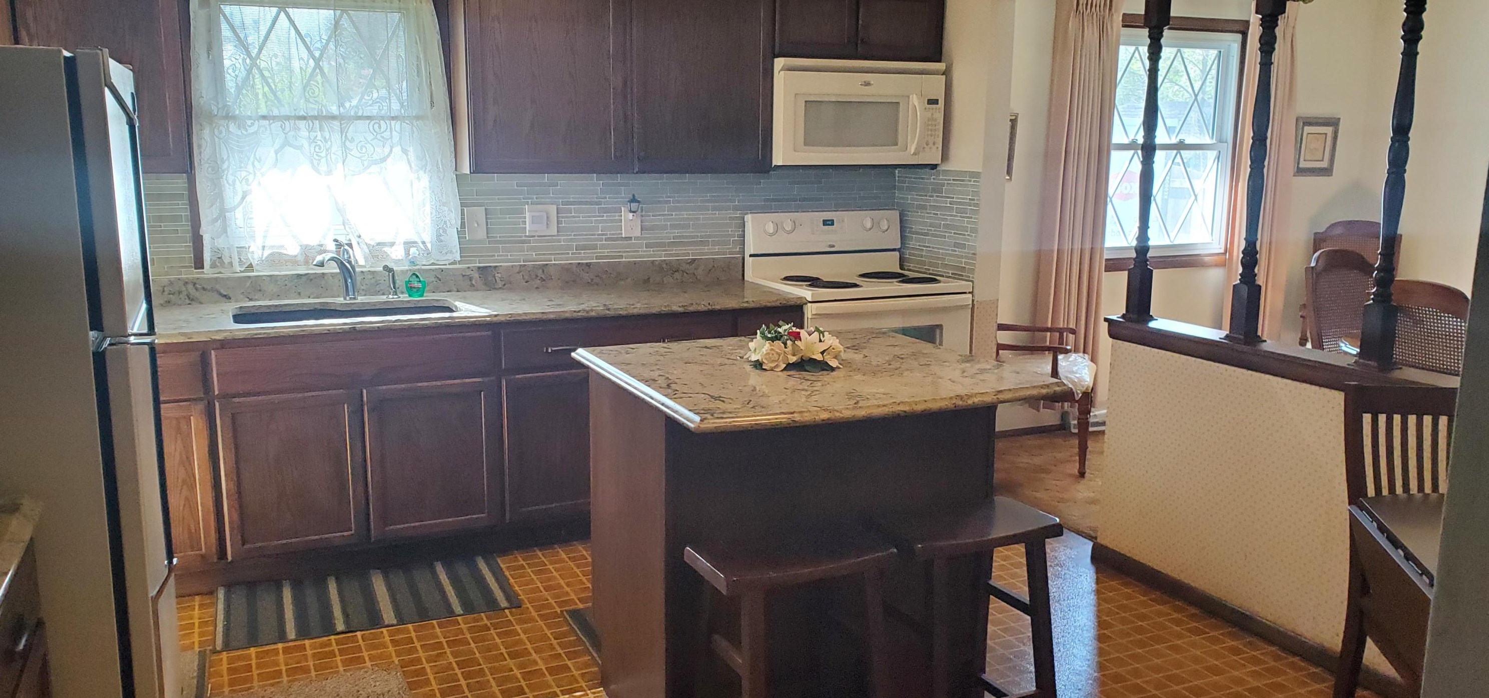 10033 N Meadow Ln, Thiensville, WI 53092