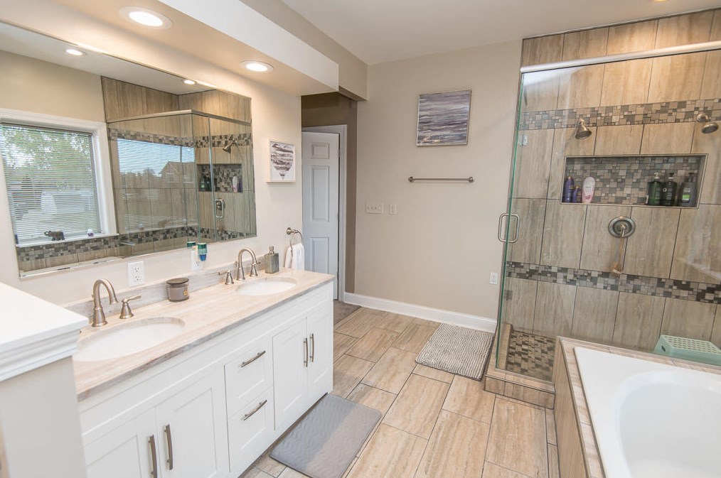 2011 Newberry Ln, Racine WI  53402-5532 exterior