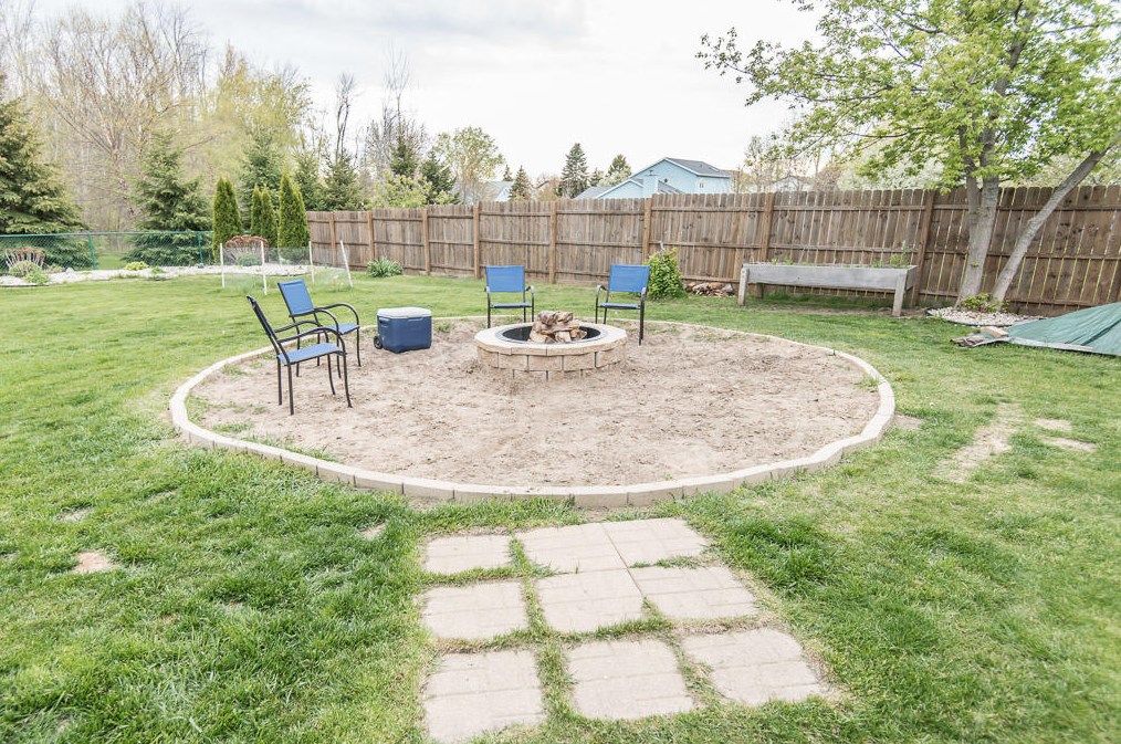 2011 Newberry Ln, Racine WI  53402-5532 exterior