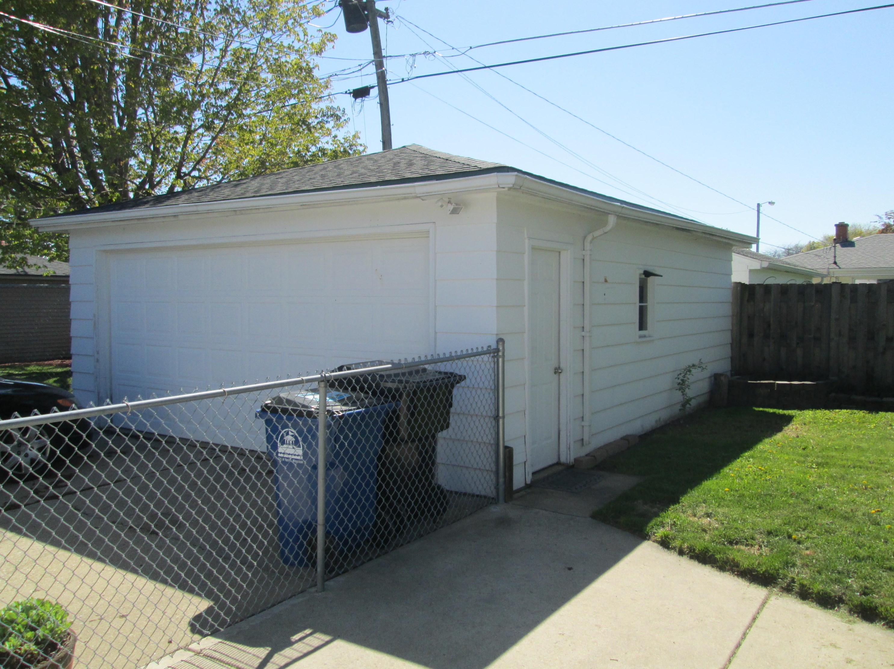 4104 Manhattan Dr, Racine, WI 53402-2918