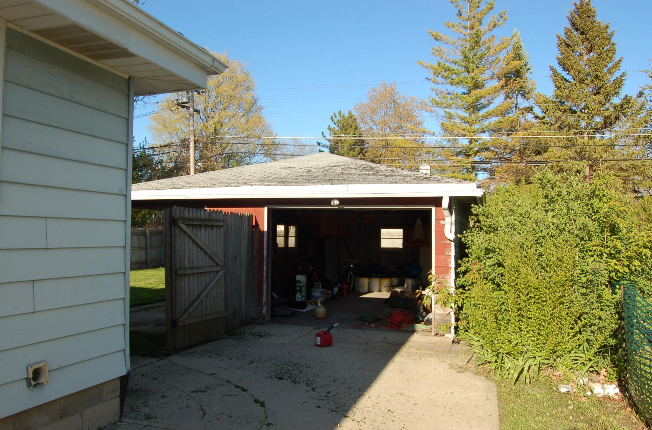 2421 Mount Pleasant St, Racine, WI 53404-2020
