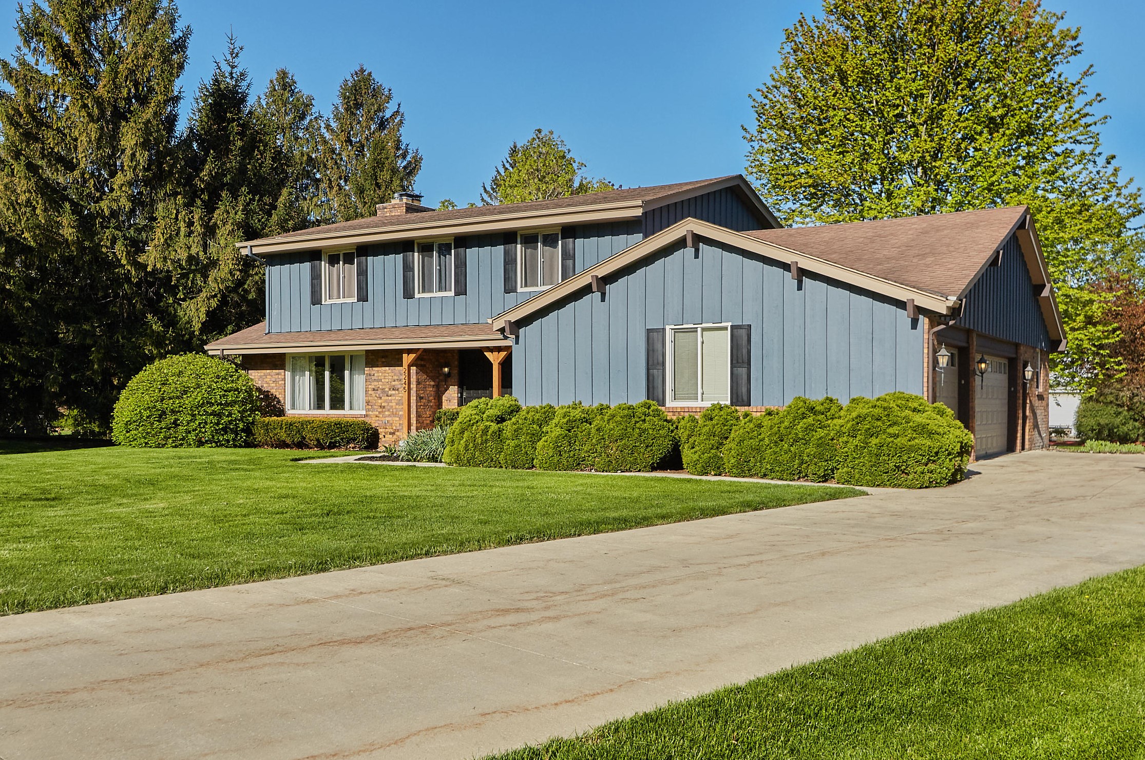 2245 La Fontaine Ct, Brookfield, WI 53045
