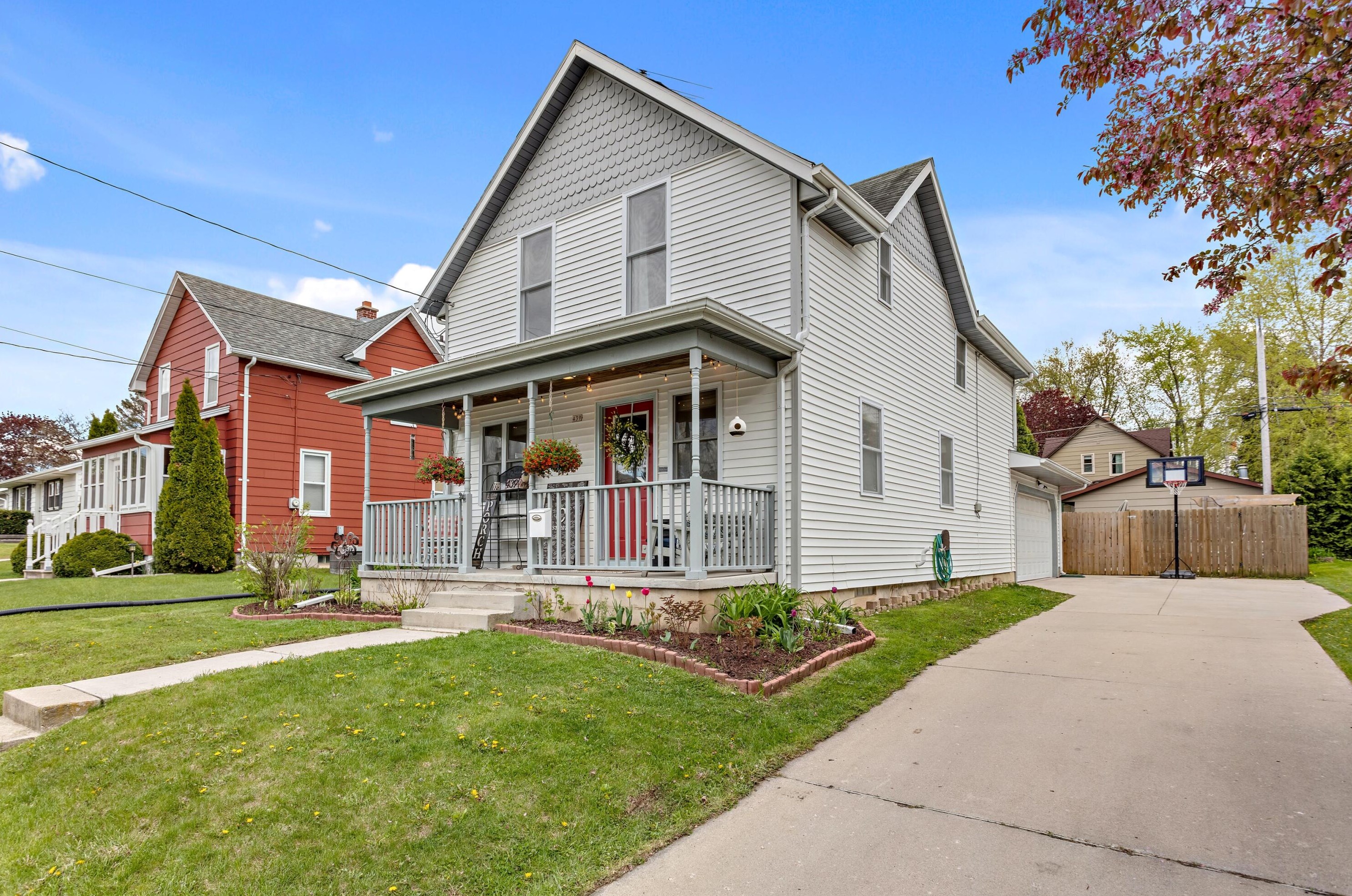 439 Mc Kinley Ave, Hartford, WI 53027