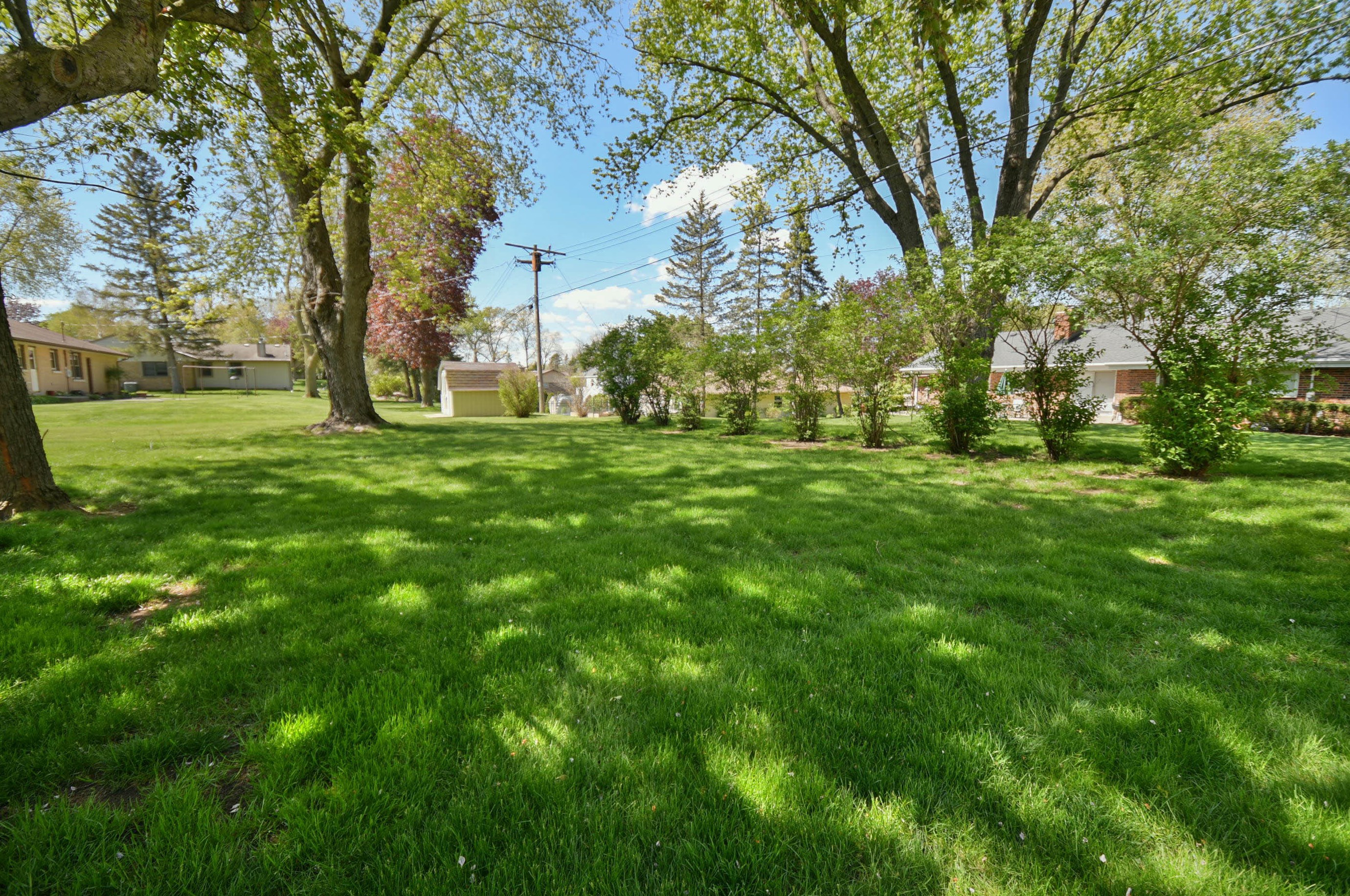 3565 Sunny Crest Dr, Brookfield, WI 53005-2116