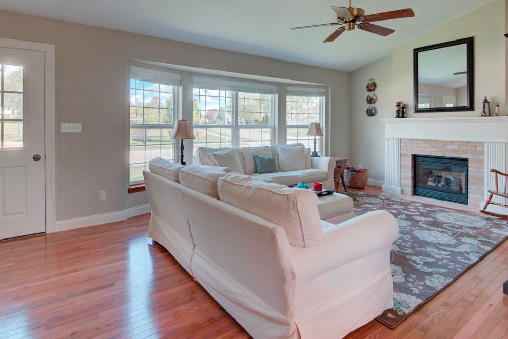2087 Lake View Dr, Hartford, WI 53027-8878