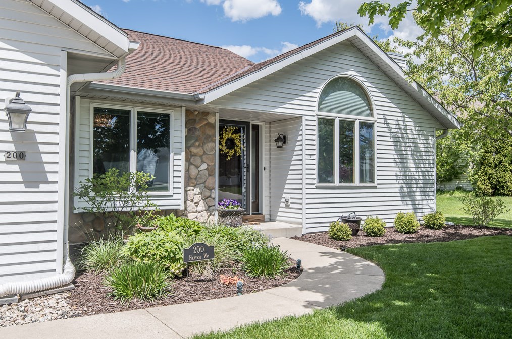 200 Harvest Way, Chenequa, WI 53029