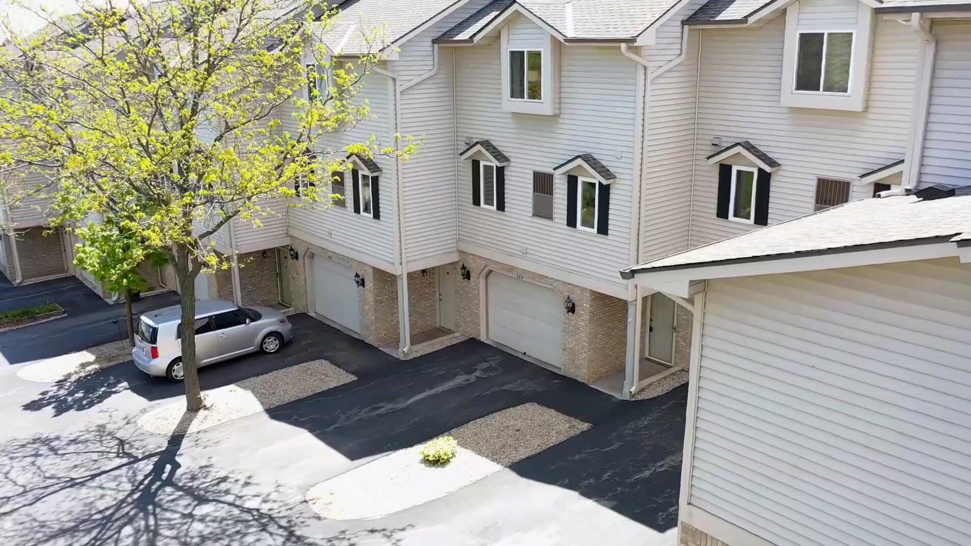 444 Meadowridge Cir, Lake Mills, WI 53551-1556