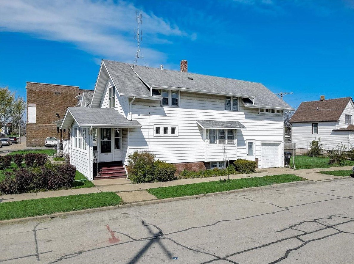 1941 Taylor Ave, Racine, WI 53403-2411
