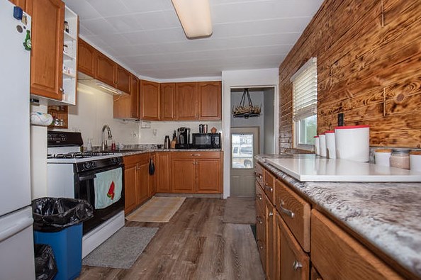 1526 North St, Racine, WI 53402-3221