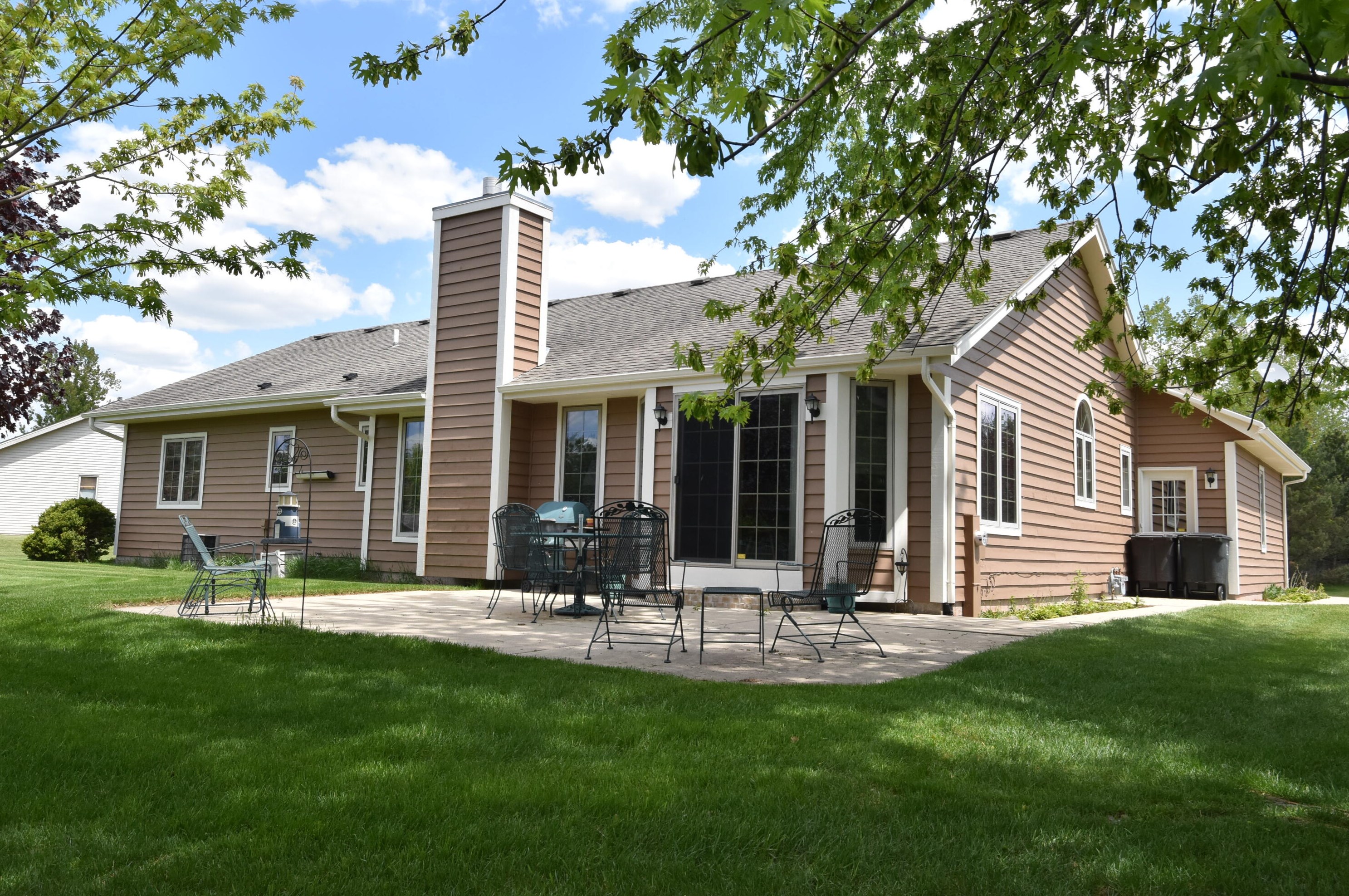635 Woodland Cir, Waterford, WI 53185