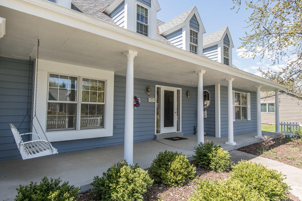 3723 W Sherbrooke Dr, Thiensville, WI 53092