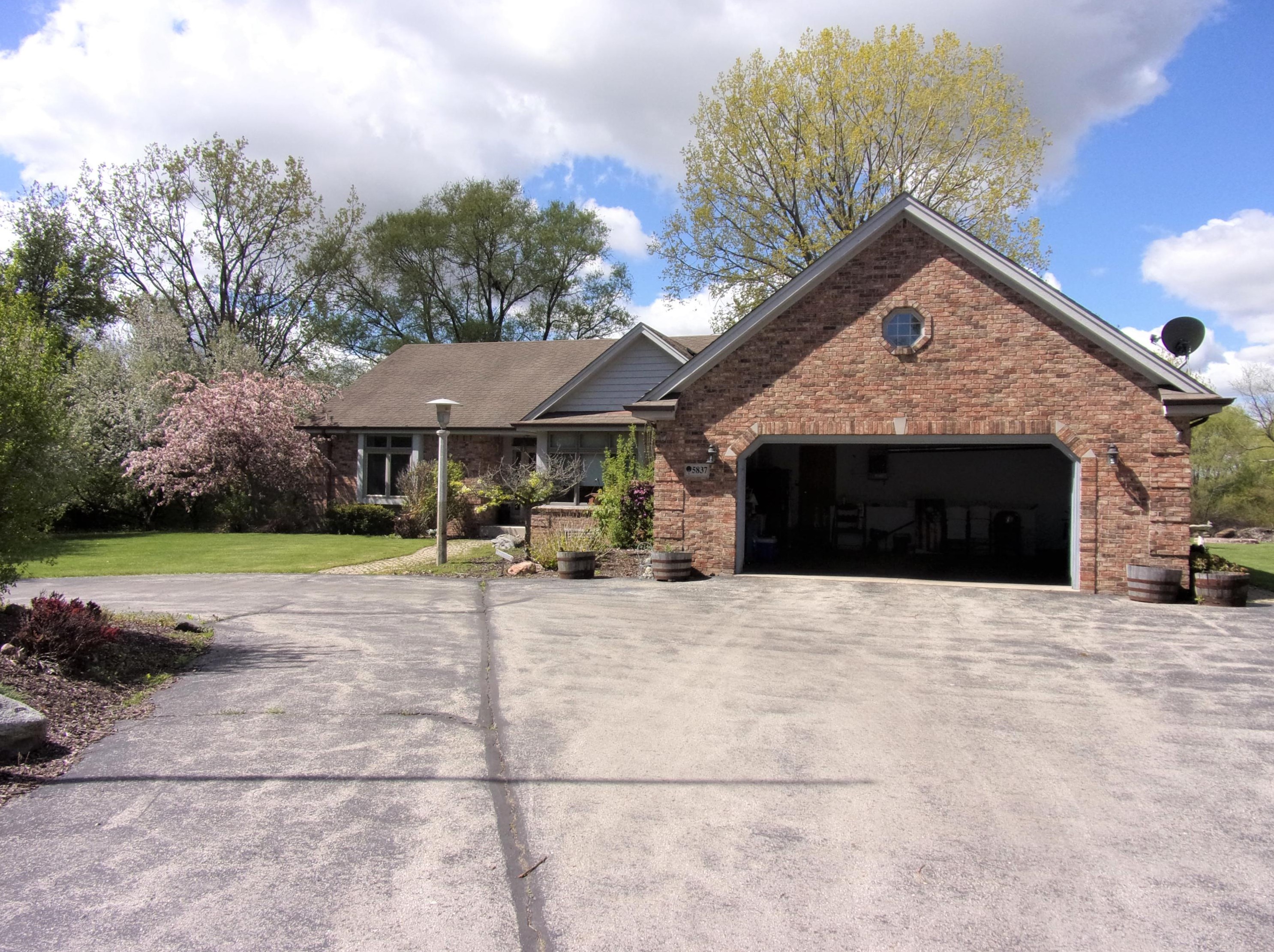 5837 Sandy Ln, Racine, WI 53406