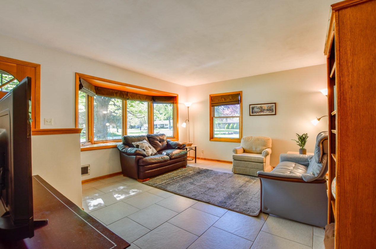 185 166th St, Brookfield, WI 53005-3920