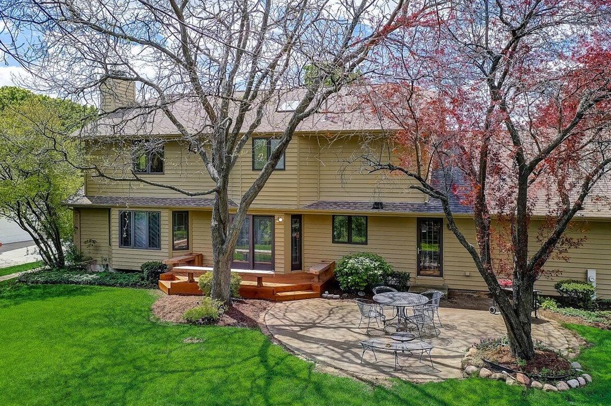 5664 Garland Ln, Greendale, WI 53129