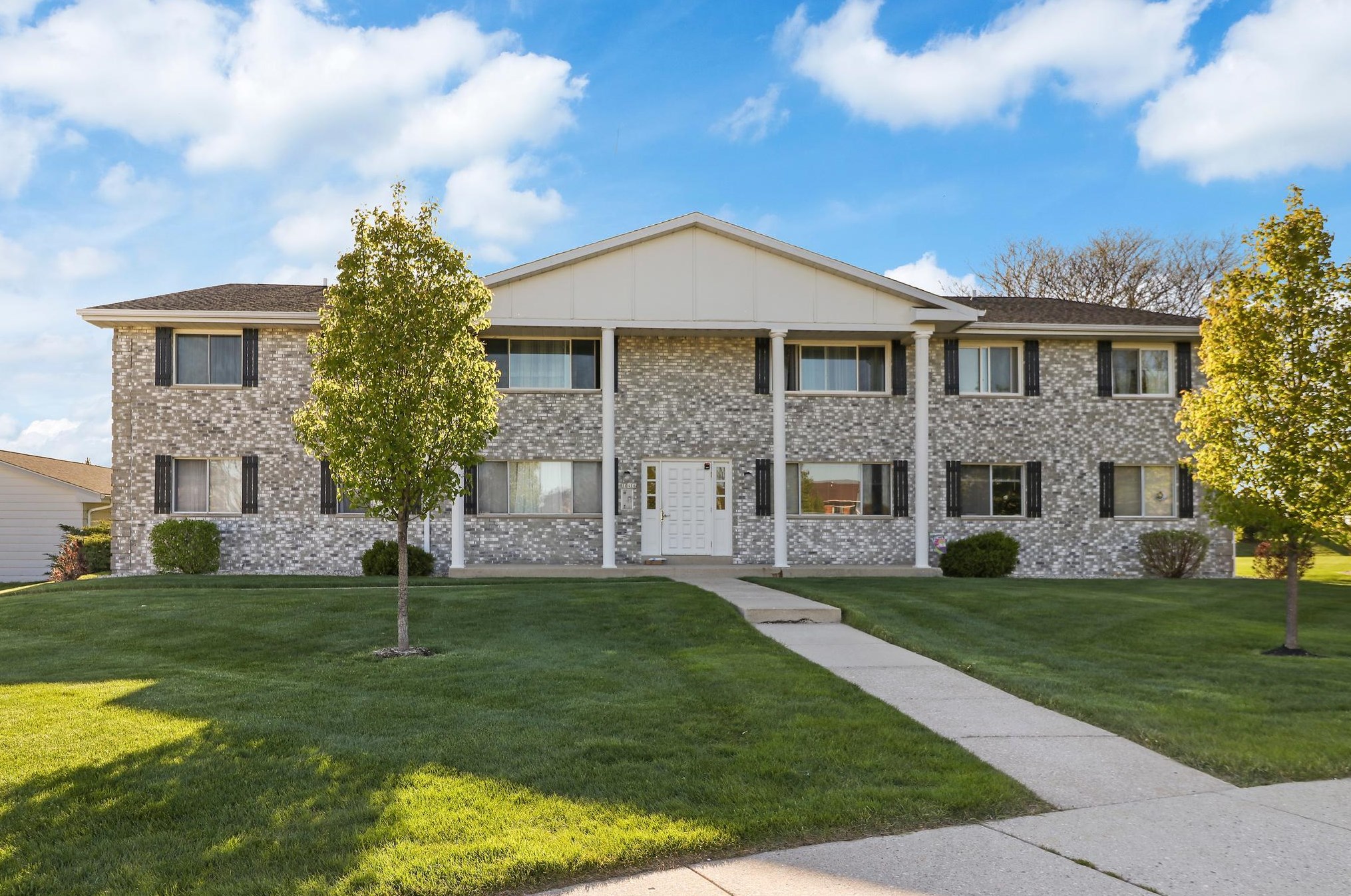 10416 W Whitnall Edge Ct #202, Hales Corners, WI 53132