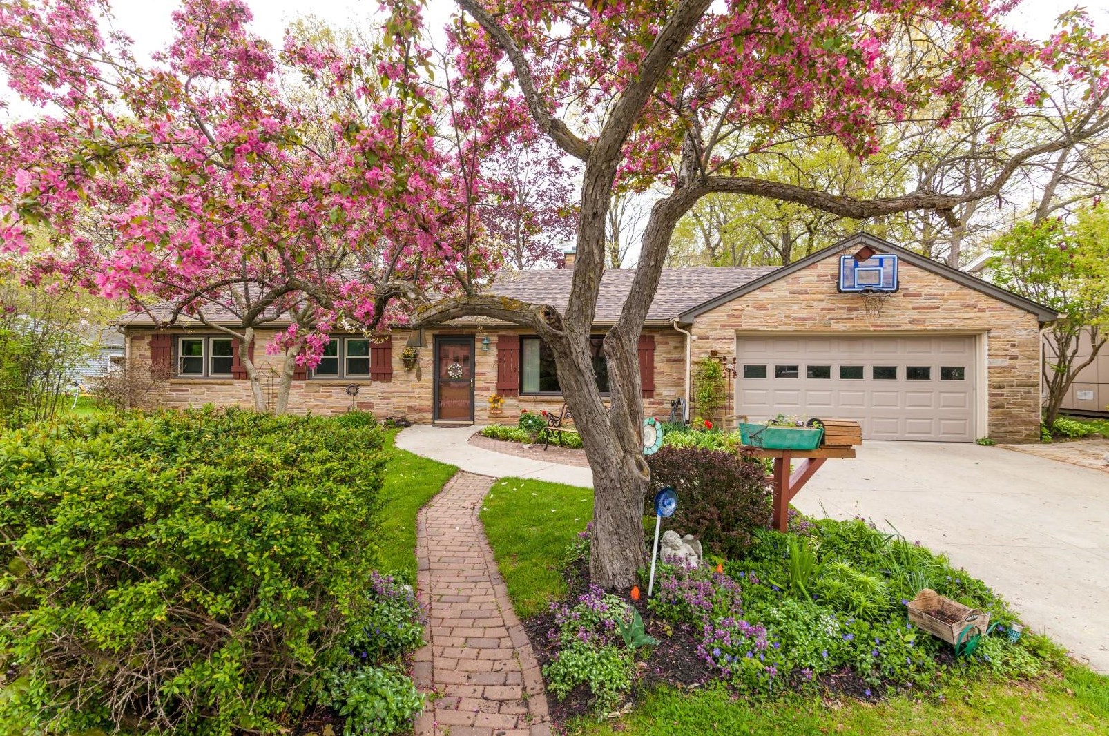 219 Terrace Dr, West Bend, WI 53095