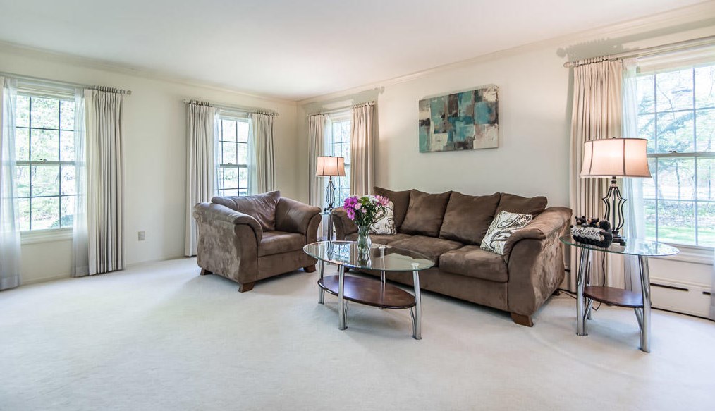 1036 Heather Ln, Hartford, WI 53027-9045