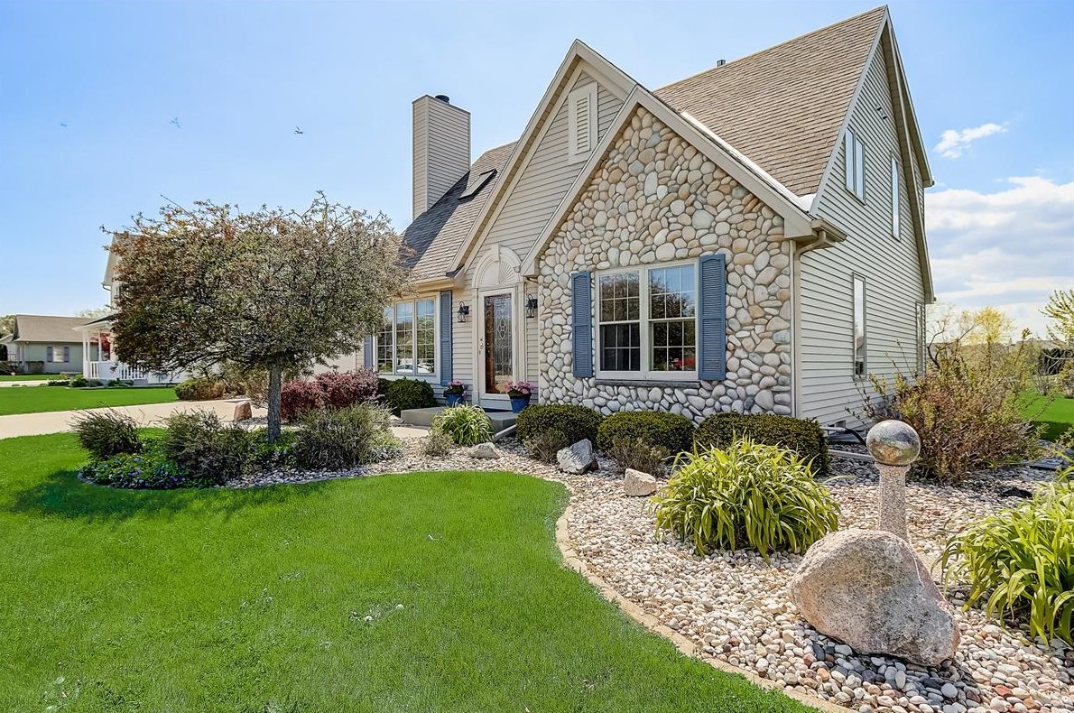 5906 Autumn Trl, Racine, WI 53402-1801