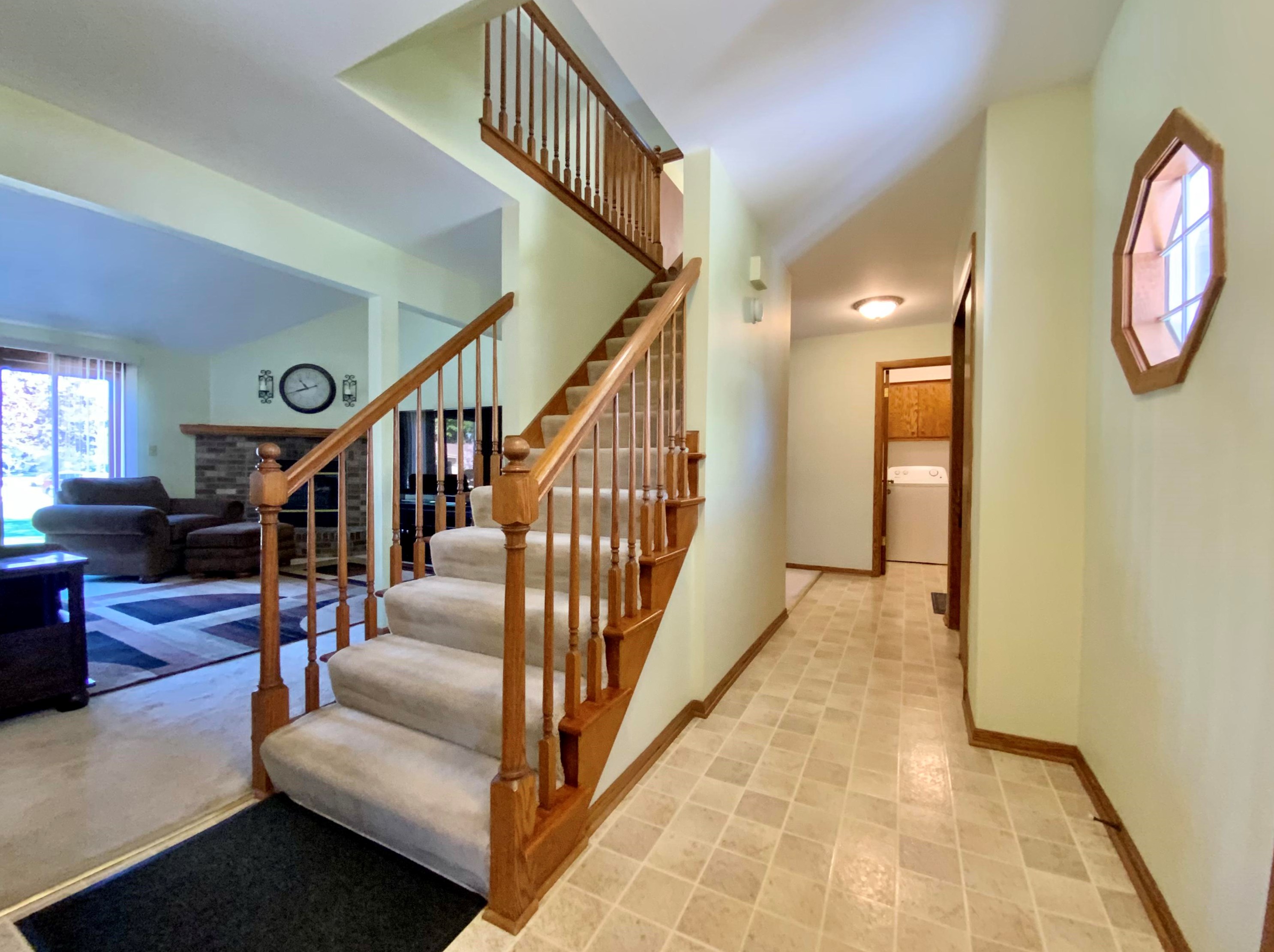 7148 Woodbury Dr, Hales Corners, WI 53132-8992