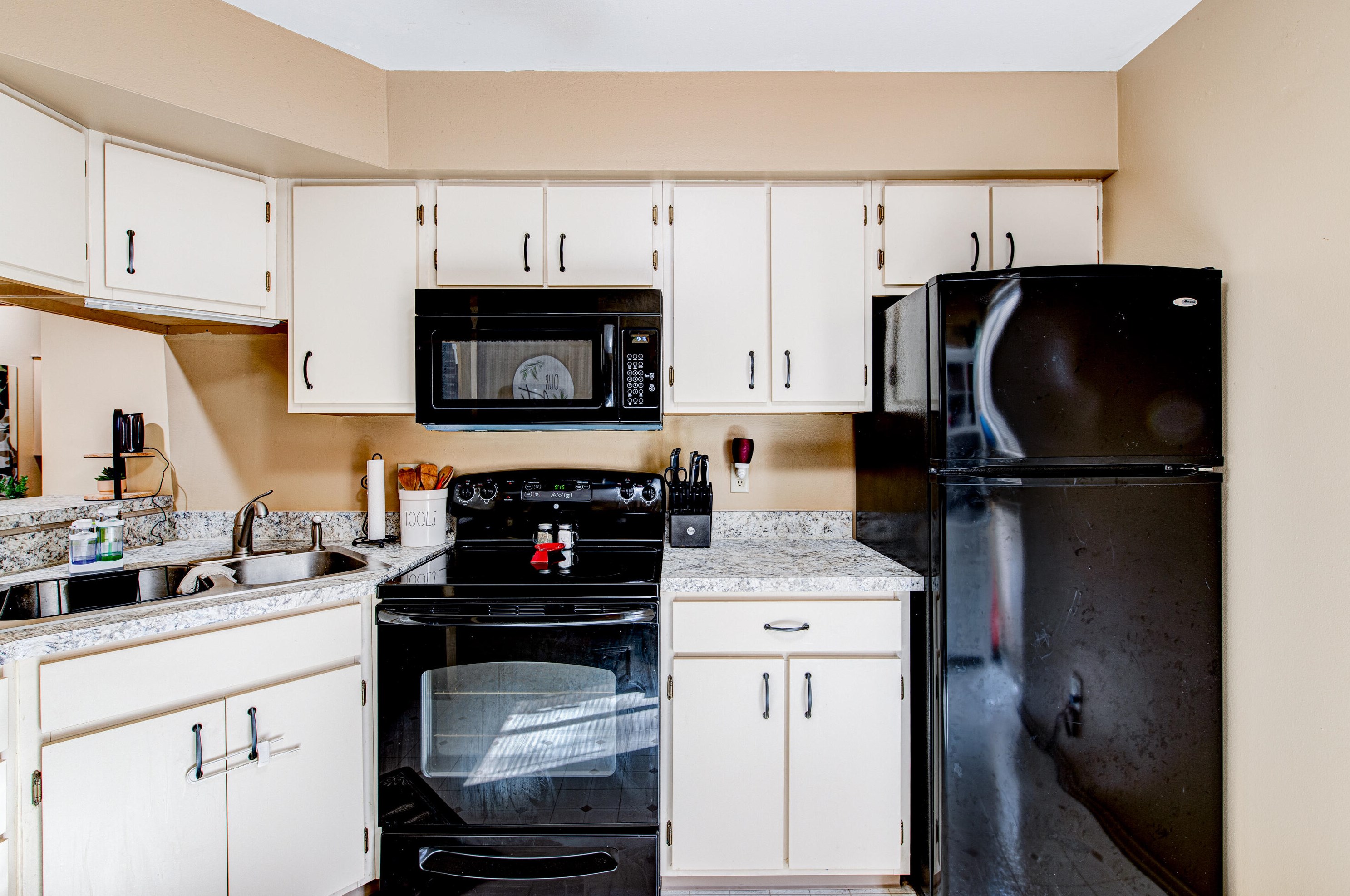 855 Puetz Rd, Oak Creek, WI 53154-3301