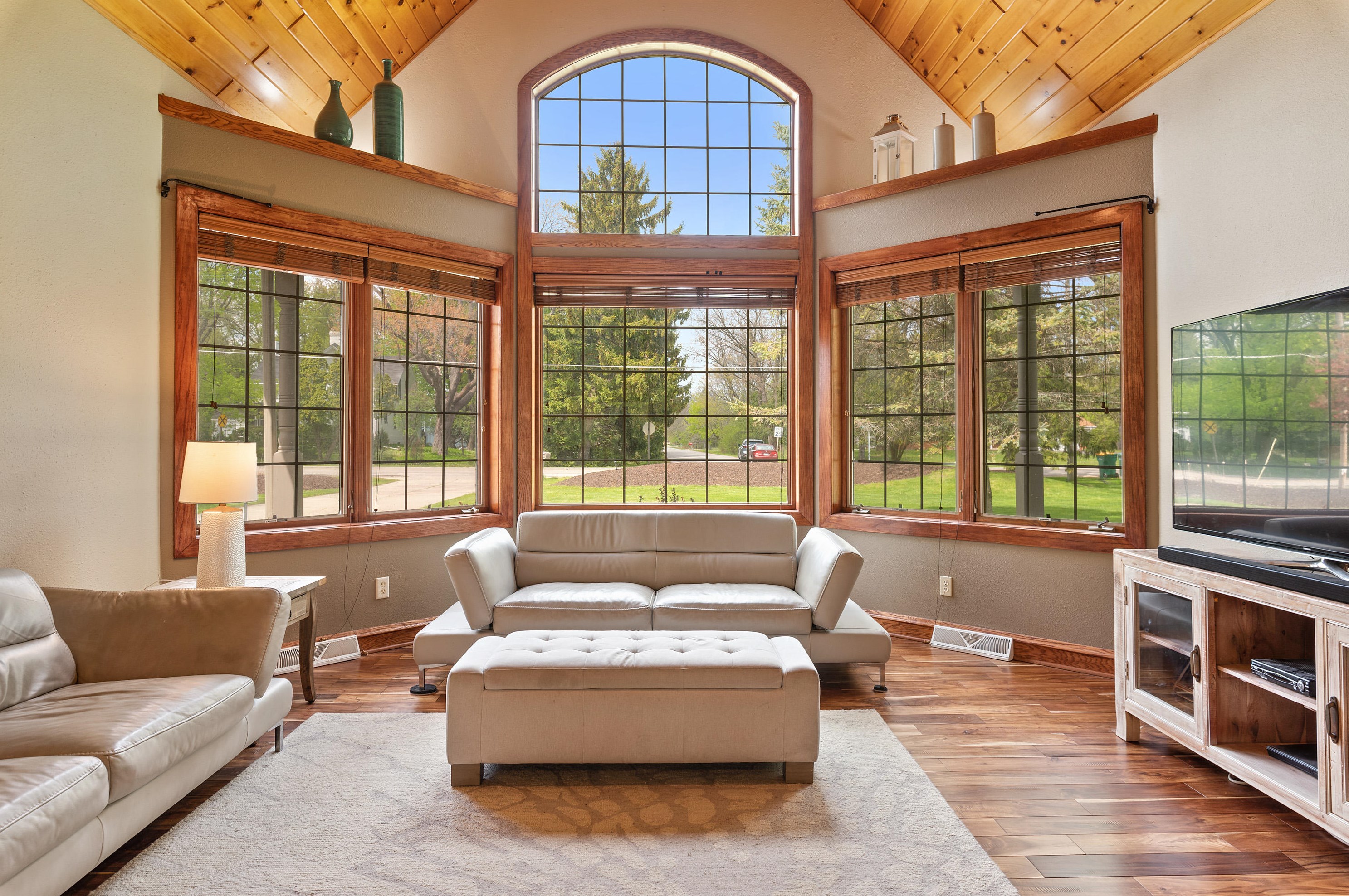 723 W Mequon Rd, Thiensville, WI 53092