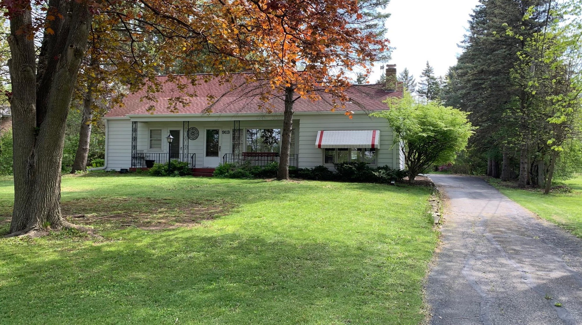 913 Emmertsen Rd, Racine, WI 53406-3905