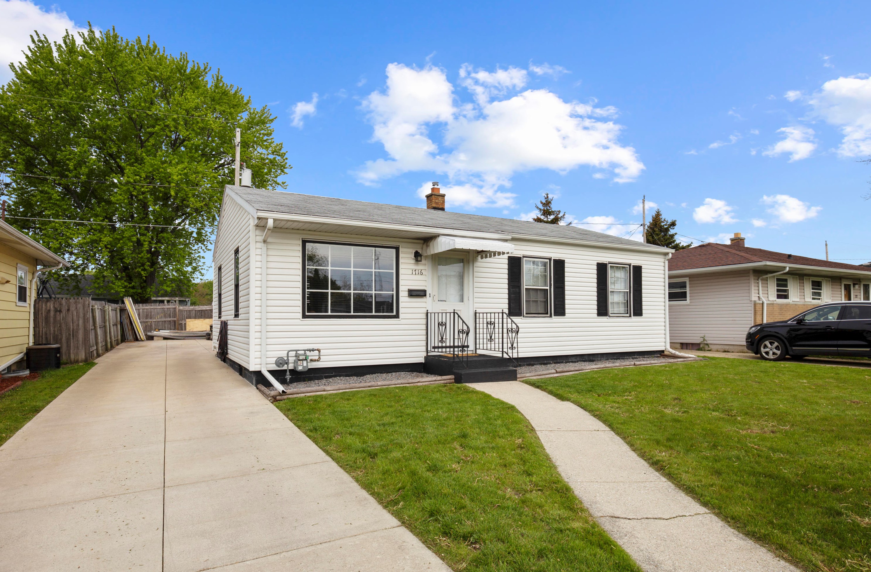 1716 Mount Pleasant St, Racine, WI 53404-2233